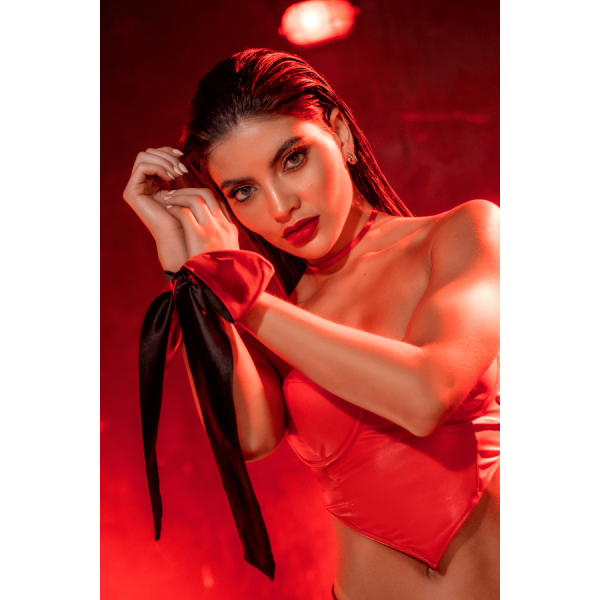 Accessoire coquin en satin réversible noir & rouge 